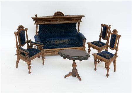 Modello in miniatura di fornitura da salotto composto da, poltrona, divano a...