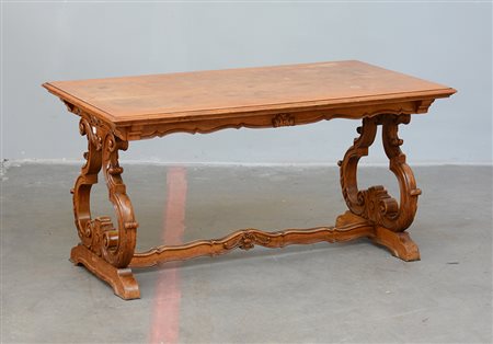 Tavolino da salotto con sostegni in legno intagliato (cm 110x55x60) (difetti)