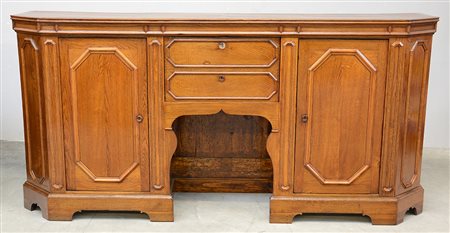 Credenza in legno dolce a due sportelli, vano centrale trasformabile in...