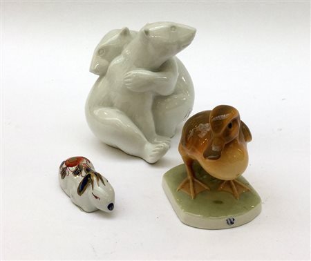 Lotto composto da tre animali in ceramica e porcellana di manifatture diverse...