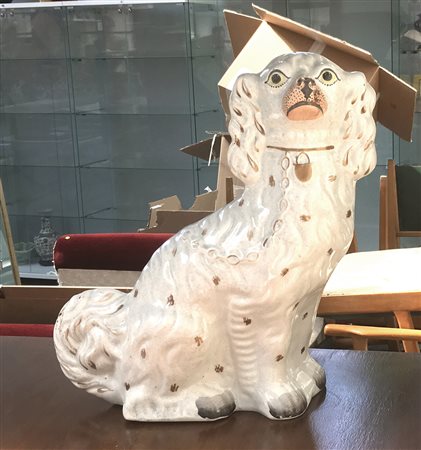 Manifattura francese del secolo XIX “Cagnolino” scultura in porcellana...