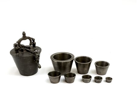 Peso a pila in peltro (h cm 12) -EN A pewter cup weights set (h cm 12)