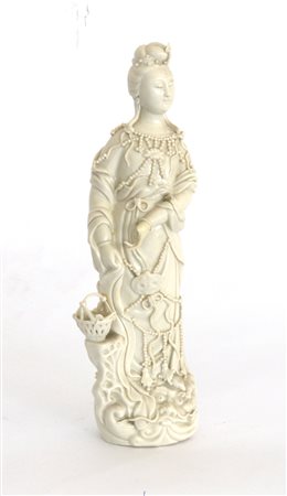 Guanyin in porcellana Blanc-de Chine (difetti e mancanze) Cina, sec. XX (h....