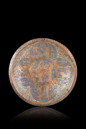 Antico piatto presumibilmente Limoges, secolo XIII, in rame inciso e smaltato...