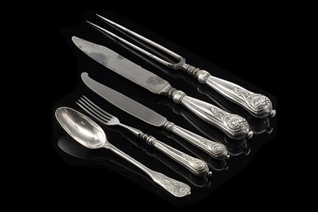 Servizio di posate in argento composto da dodici forchette, dodici cucchiai,...