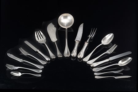 Parte di servizio di posate composto da: dodici forchette, dodici cucchiai e...