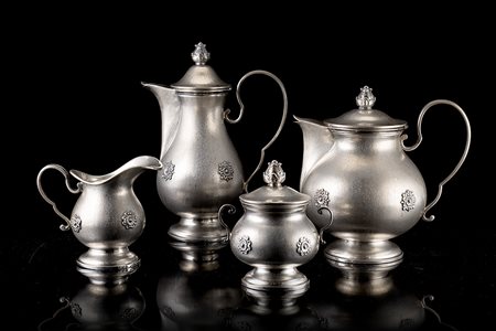 Servizio da tè e caffè in argento composto da teiera, caffettiera,...