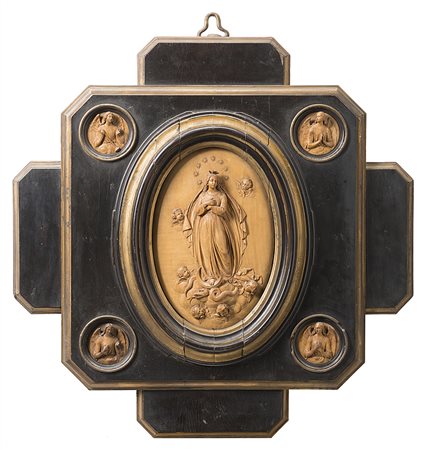 Scultore del secolo XIX "Immacolata fra angeli" cornice a croce greca...