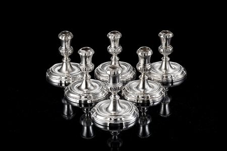 Gruppo di sei candelieri da trumeau in argento. Italia, metà secolo XX (h. cm...