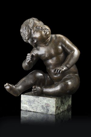 Scultore del secolo XIX. Putto in bronzo (h. cm 18) poggiante su base in...