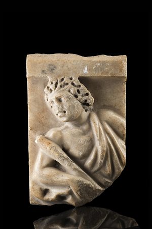 Scultore del secolo XVI "Figura" frammento in marmo (cm 20x12,5) (difetti e...