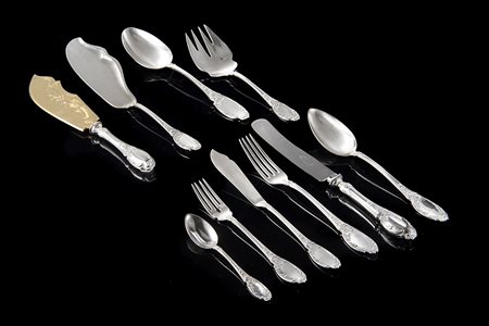 Servizio di posate in argento composto da: venti forchette e venti coltelli...