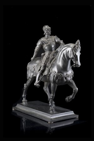 Statua equestre in bronzo. Riproduzione finemente cesellata del monumento al...