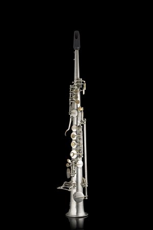 Saxsofono soprano, Milano metà secolo XX.In ottone argentato, con leggio e...