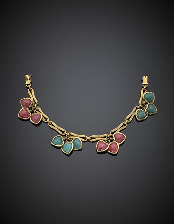 Bracciale in oro giallo a losanghe con charms a cuore in quarzo rosa e...