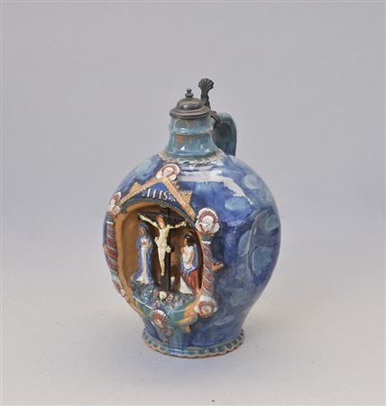 Caraffa “Crocifissione”, primo Novecento;Ceramica smaltata, coperchio in...