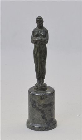 Bildhauer 19. Jh./Scultore XIX sec. Figura di donna;Bronzo, h. 13 cm, con...