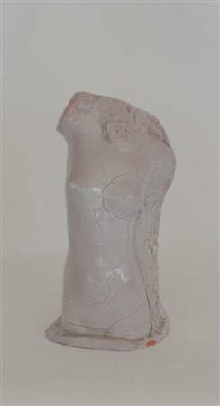 Nudo in terracotta smaltata. Firmato R. Rossi (h. cm 29) (sbeccature)