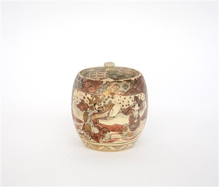 Piccola giara con coperchio in porcellana Satsuma. Giappone sec. XX(h.13...