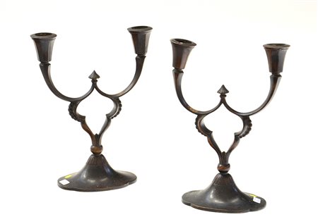 Coppia di candelabri in bronzo di gusto barocchetto. Esecuzione danese, anni...