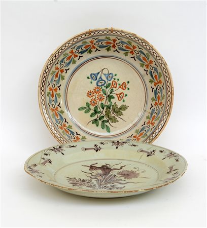 Lotto composto da un piatto ed un bacile in ceramica policroma (diametro max...