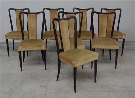 Gruppo di otto sedie in mogano rivestite in velluto beige. Italia, anni 40...