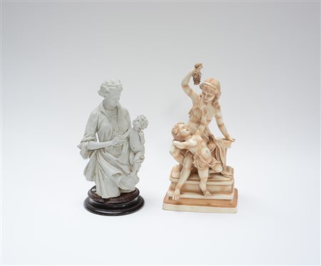 Lotto di due sculture in ceramica raffiguranti personaggi femminili con...