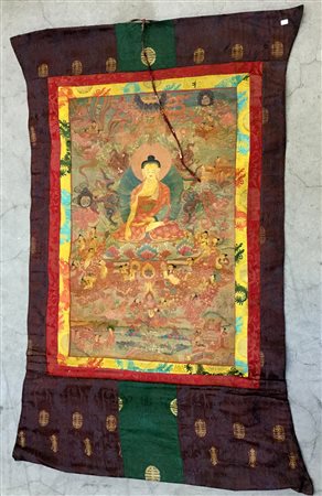 Thangka raffigurante Buddha e discepoli su fondo verde, montato su seta (cm...