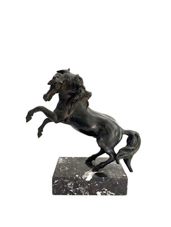 Scultura in bronzo raffigurante cavallo (h cm 28,5) poggiante su base in...
