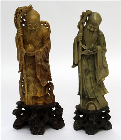 Due sculture in pietra dura raffiguranti Shoulao. Cina, (h max cm 32)
