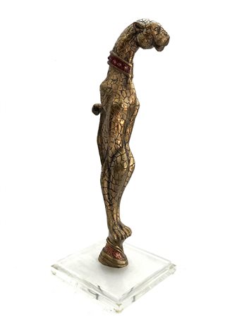 Scultura in bronzo raffigurante leopardo (h cm 43,5) poggiante su base in...