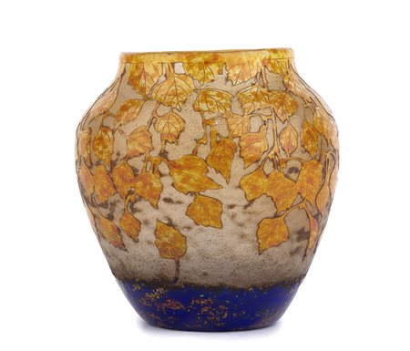 DAUM - NANCY Vaso con decorazione a tralcio di foglie Vetro, h. 15 cm Firma...