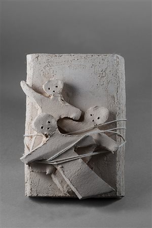 Maria Lai (1919-2013), io io io, 2000, terracotta refrattaria e filo, cm...