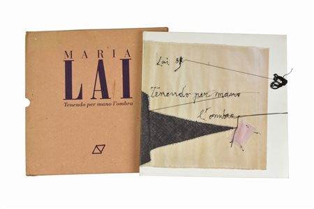 Maria Lai TENENDO PER MANO L'OMBRA libro d'arte, cm 33x32,5 stampato nel 1995...