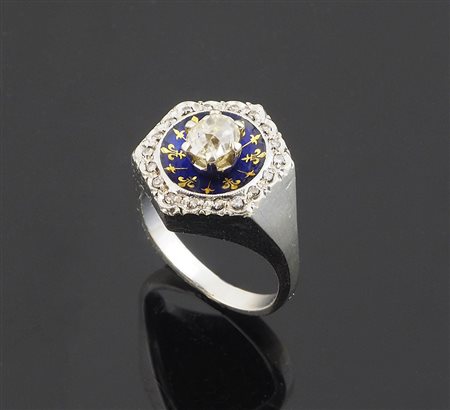 Anello in oro bianco con diamante al centro contornato da smalti e piccoli...