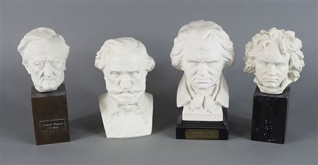 Lotto di 4 testine in gesso raffiguranti personaggi famosi, su basi in legno....