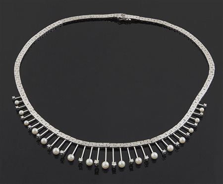 Collier semirigido in oro bianco con 18 diamanti taglio brillante di varie...