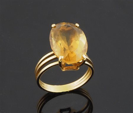 Anello in oro giallo con quarzo citrino