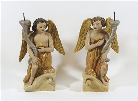 Coppia di portaceri in legno dipinto e dorato raffiguranti angeli. H. cm. 55.