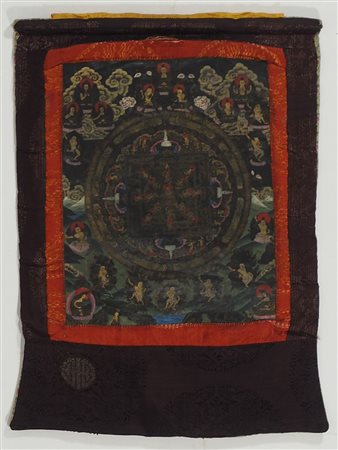 Mandala dipinto su tela attaccato su stoffa. tot cm. 54x39.