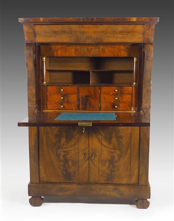 Secretaire in legno con cassetto, due ante e calatoia, all'interno 6...