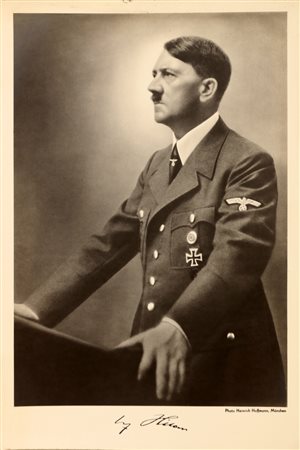 HOFFMANN HEINRICH (1885 - 1957) Hitler. fotografie ai sali d'argento. Cm...