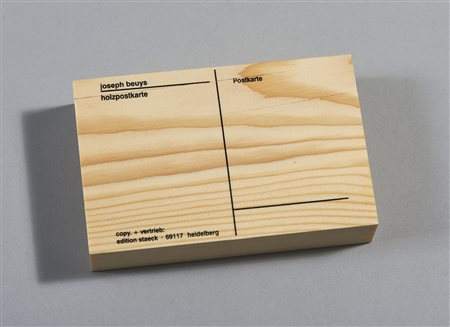 BEUYS JOSEPH (1921 - 1986) Postkarte. 1974. Legno. Cm 15,00 x 10,50 x 3,30....