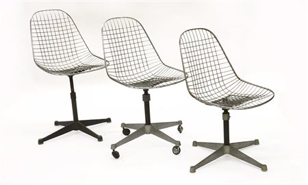 Charles Eames (1907-1978) e Ray Eames (1912-1988) Tre sedie con sedile...