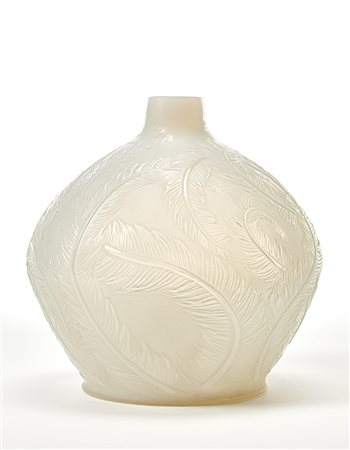 René Lalique (Ay 1860 - Parigi 1945)Vaso modello "Plumes". Esecuzione...