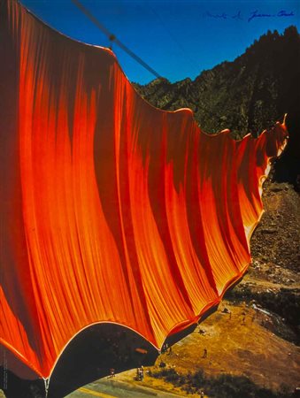 CHRISTO (1935) Valley Curtain 1972 Stampa fotografica, es. 174/300 84 x 64 cm...