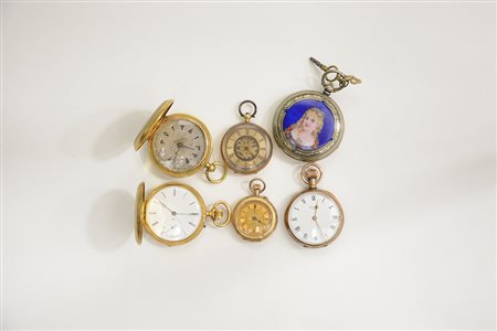 Lotto composto da sei orologi da tasca in oro e metallo di diverse dimensioni...
