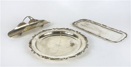 Lotto di 3 oggetti in argento. Gr. 1500.