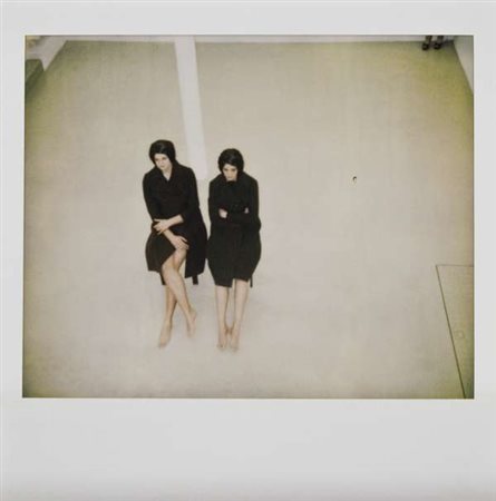 Vanessa Beecroft VB11 – 1995 polaroid originale cm. 10,2x10,2 Certificato di...