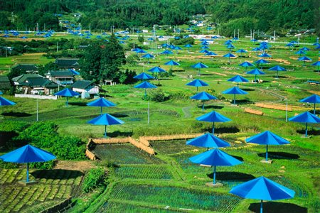 CHRISTO (1935)The Umbrellas, JapanStampa offesetcm 61x92Firma a pennarello al...